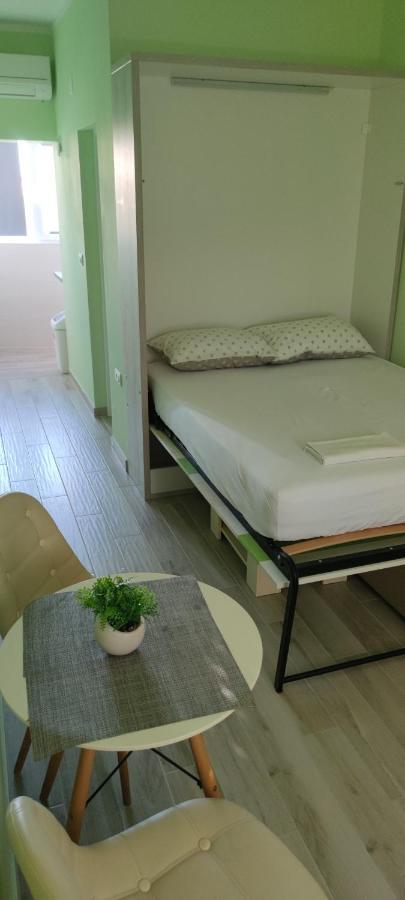 Cinema House Single & Double Rooms & Studio Apartments Пула Екстериор снимка