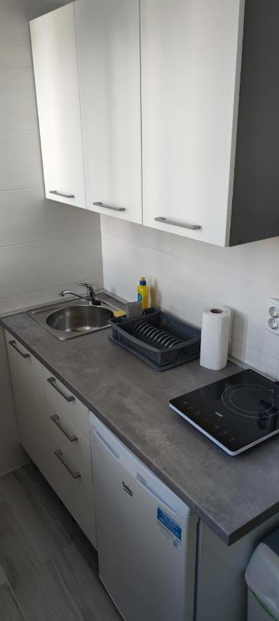 Cinema House Single & Double Rooms & Studio Apartments Пула Екстериор снимка