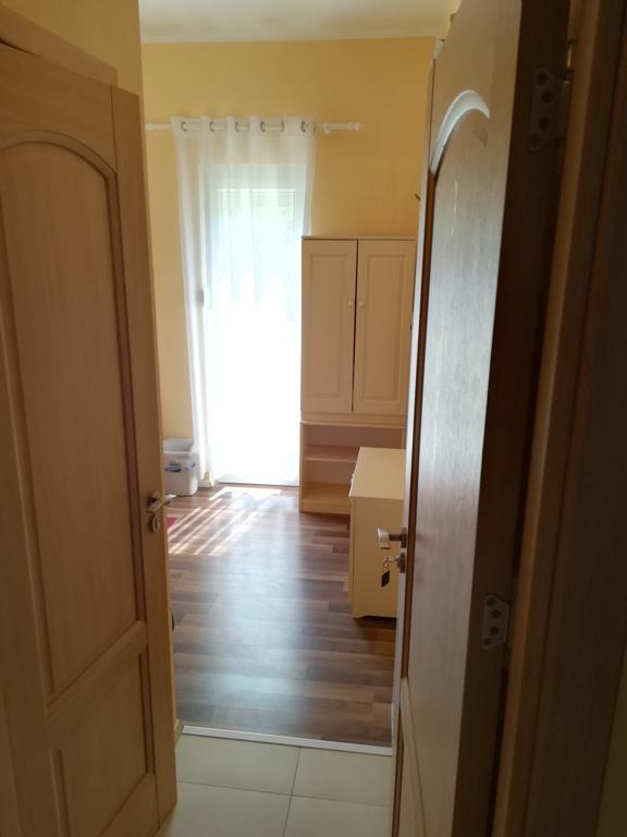 Cinema House Single & Double Rooms & Studio Apartments Пула Екстериор снимка
