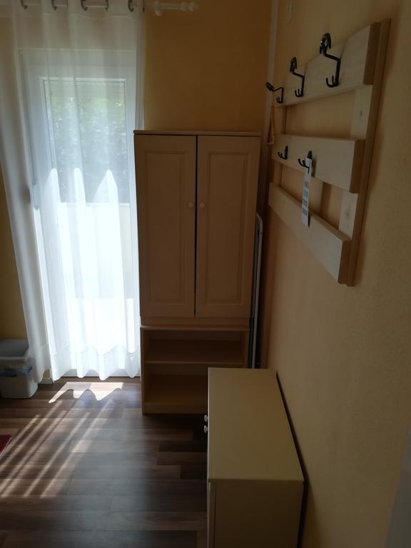 Cinema House Single & Double Rooms & Studio Apartments Пула Екстериор снимка