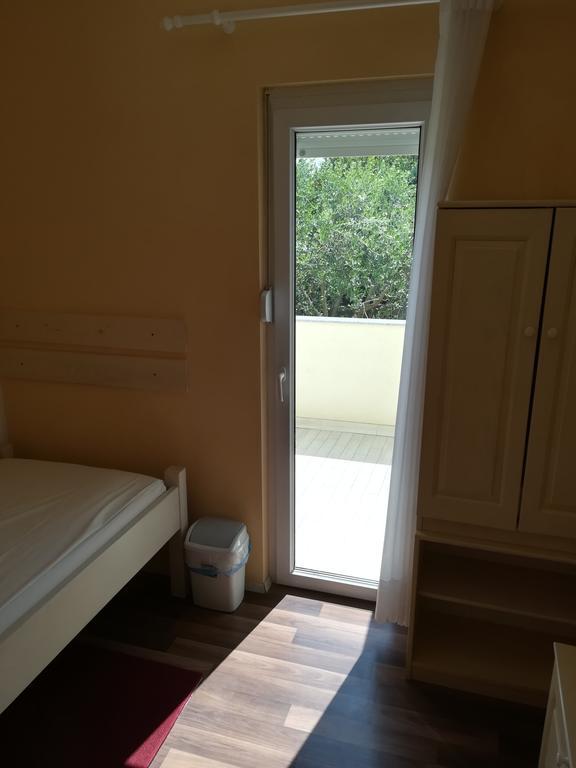 Cinema House Single & Double Rooms & Studio Apartments Пула Екстериор снимка