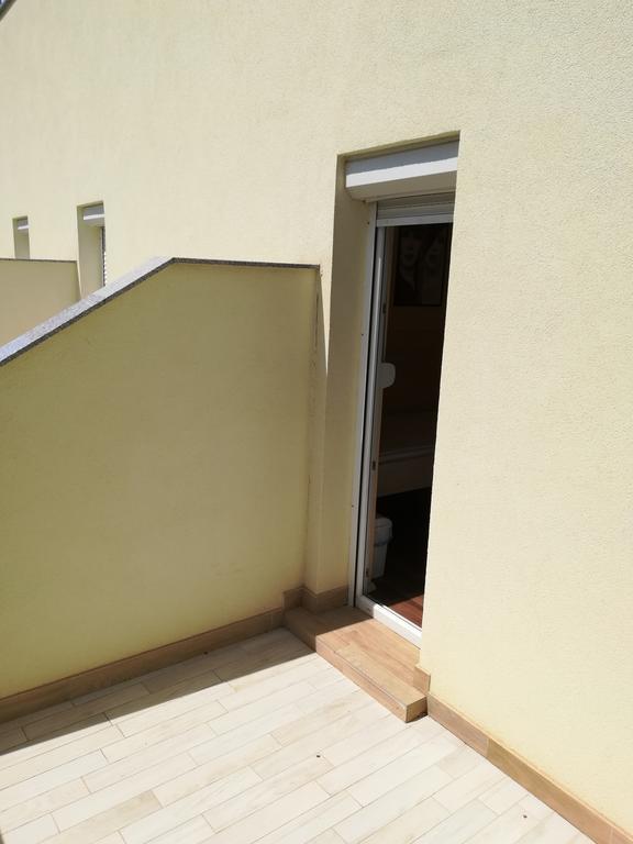 Cinema House Single & Double Rooms & Studio Apartments Пула Екстериор снимка