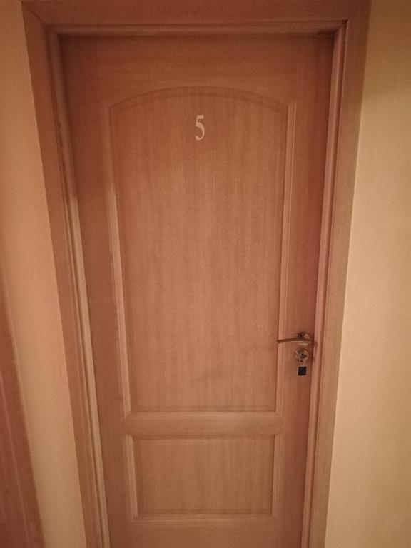 Cinema House Single & Double Rooms & Studio Apartments Пула Екстериор снимка