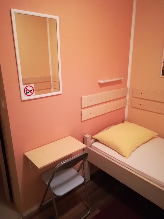 Cinema House Single & Double Rooms & Studio Apartments Пула Екстериор снимка