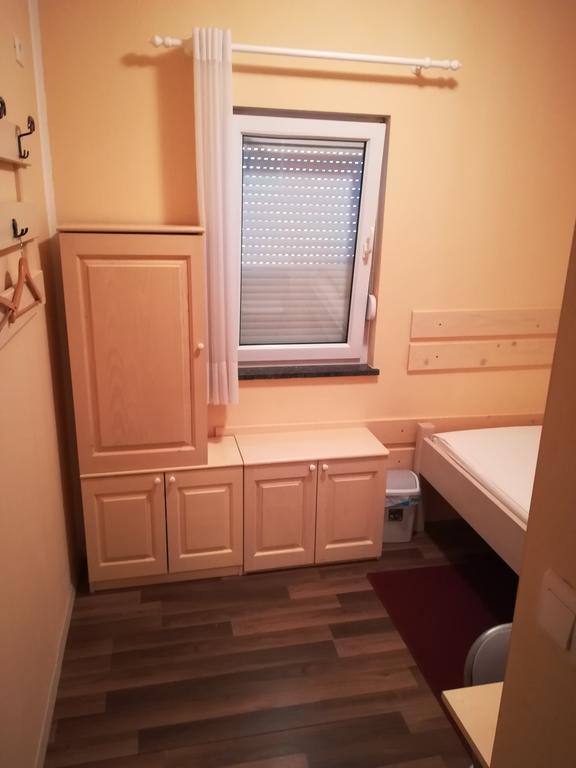 Cinema House Single & Double Rooms & Studio Apartments Пула Екстериор снимка