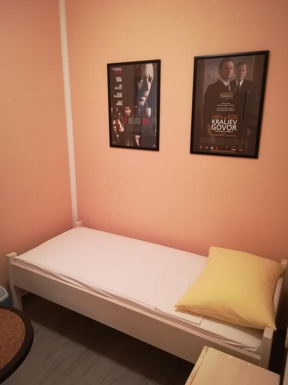 Cinema House Single & Double Rooms & Studio Apartments Пула Екстериор снимка