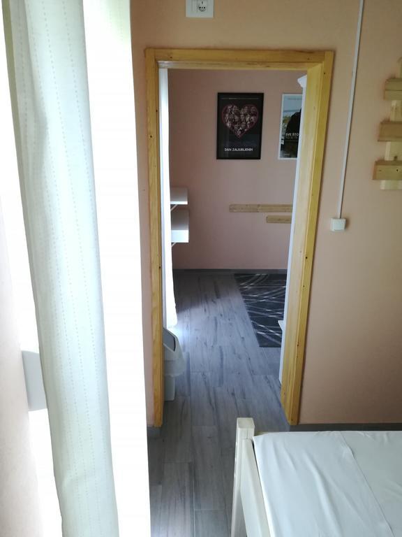 Cinema House Single & Double Rooms & Studio Apartments Пула Екстериор снимка