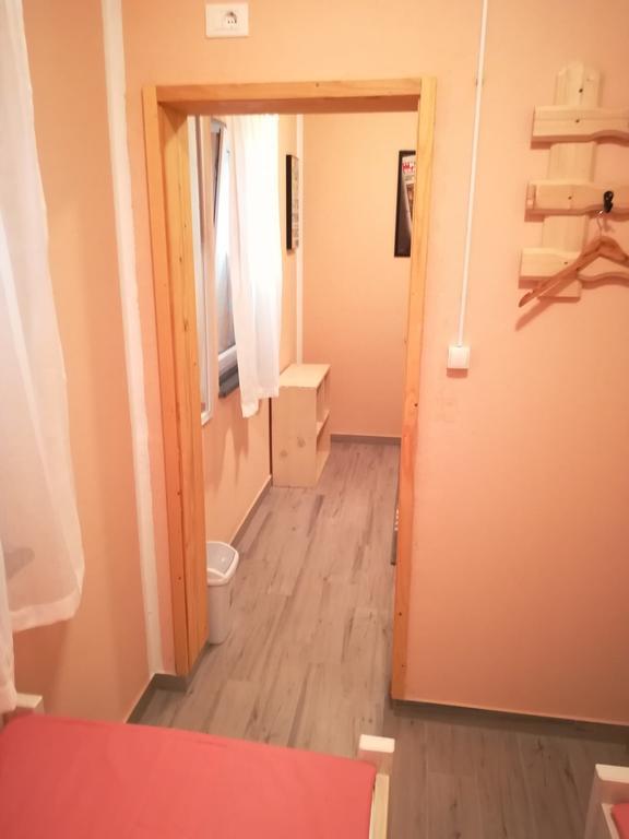 Cinema House Single & Double Rooms & Studio Apartments Пула Екстериор снимка