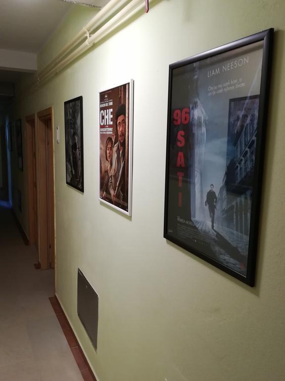 Cinema House Single & Double Rooms & Studio Apartments Пула Екстериор снимка