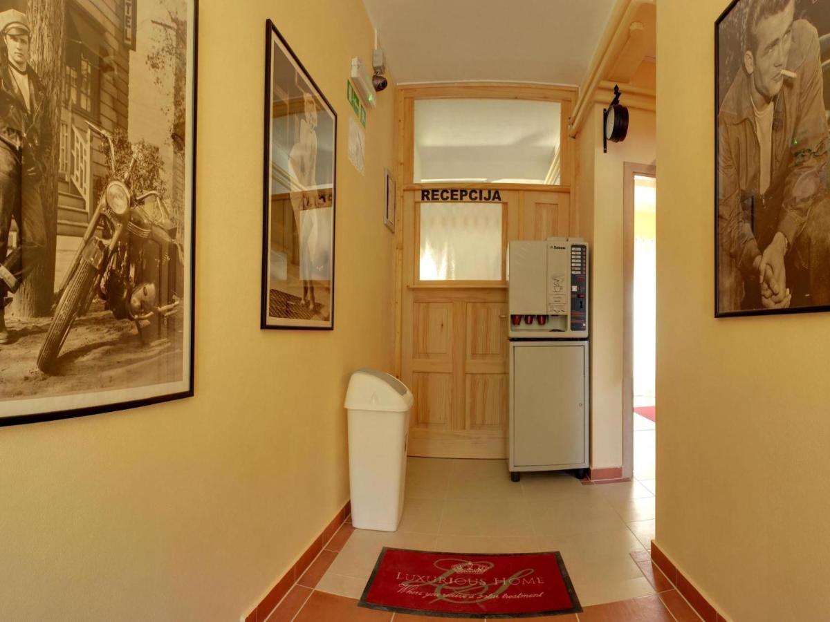 Cinema House Single & Double Rooms & Studio Apartments Пула Стая снимка